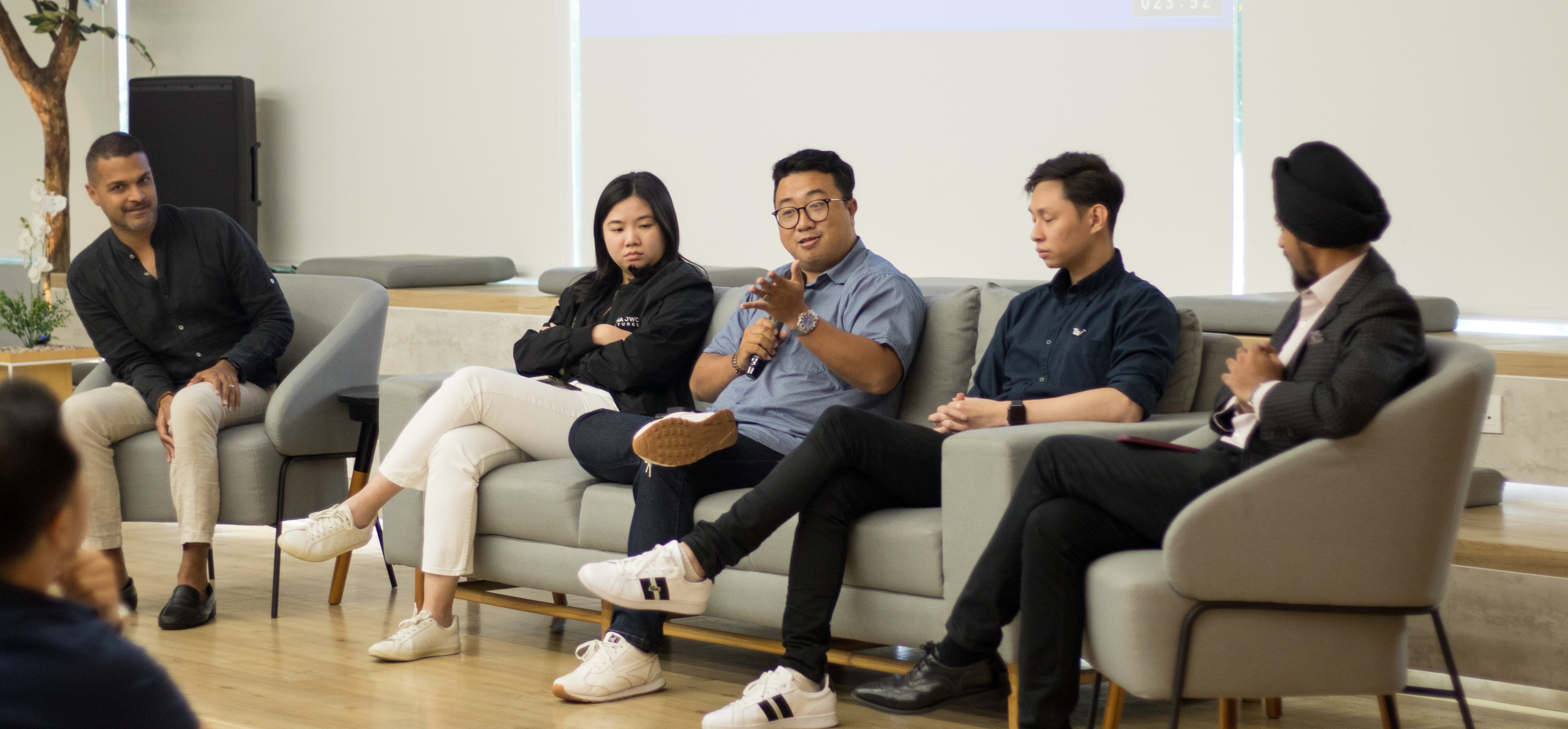 Navigating Fundraising in 2024: Key Insights from WOWS Global's Expert Panel